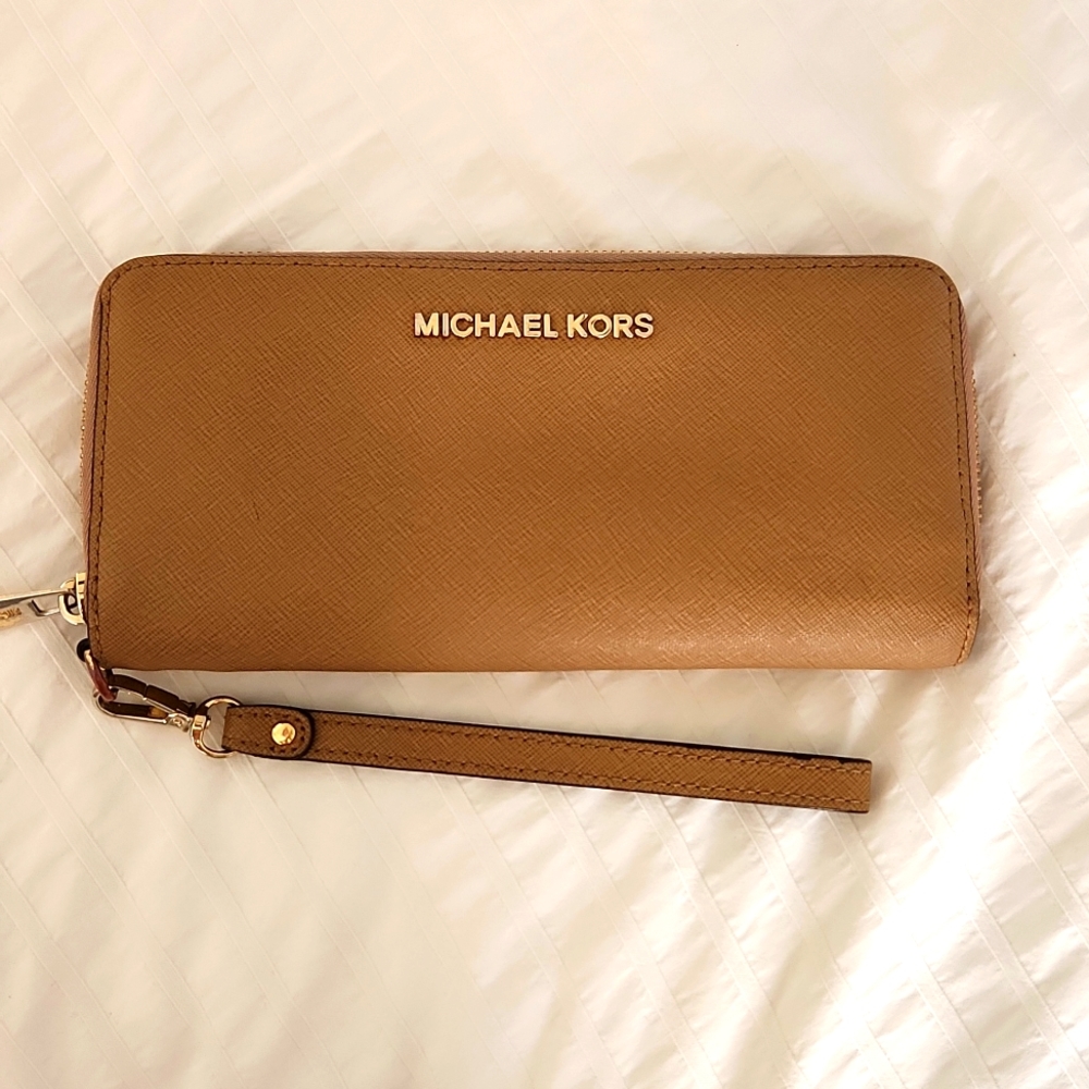 Michael Kors wristlet strap